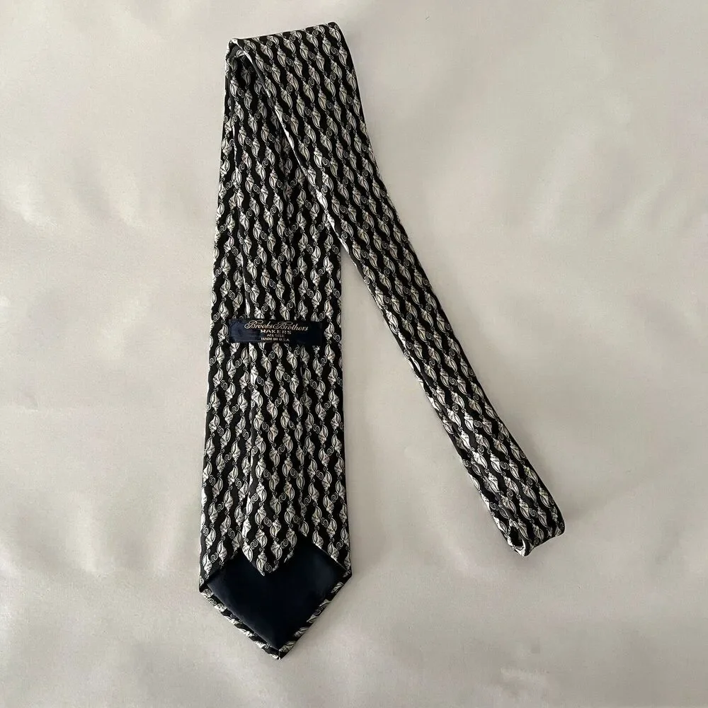Brooks Brothers Men's Black Silk Neck Tie White Shells Made in U.S.A 58